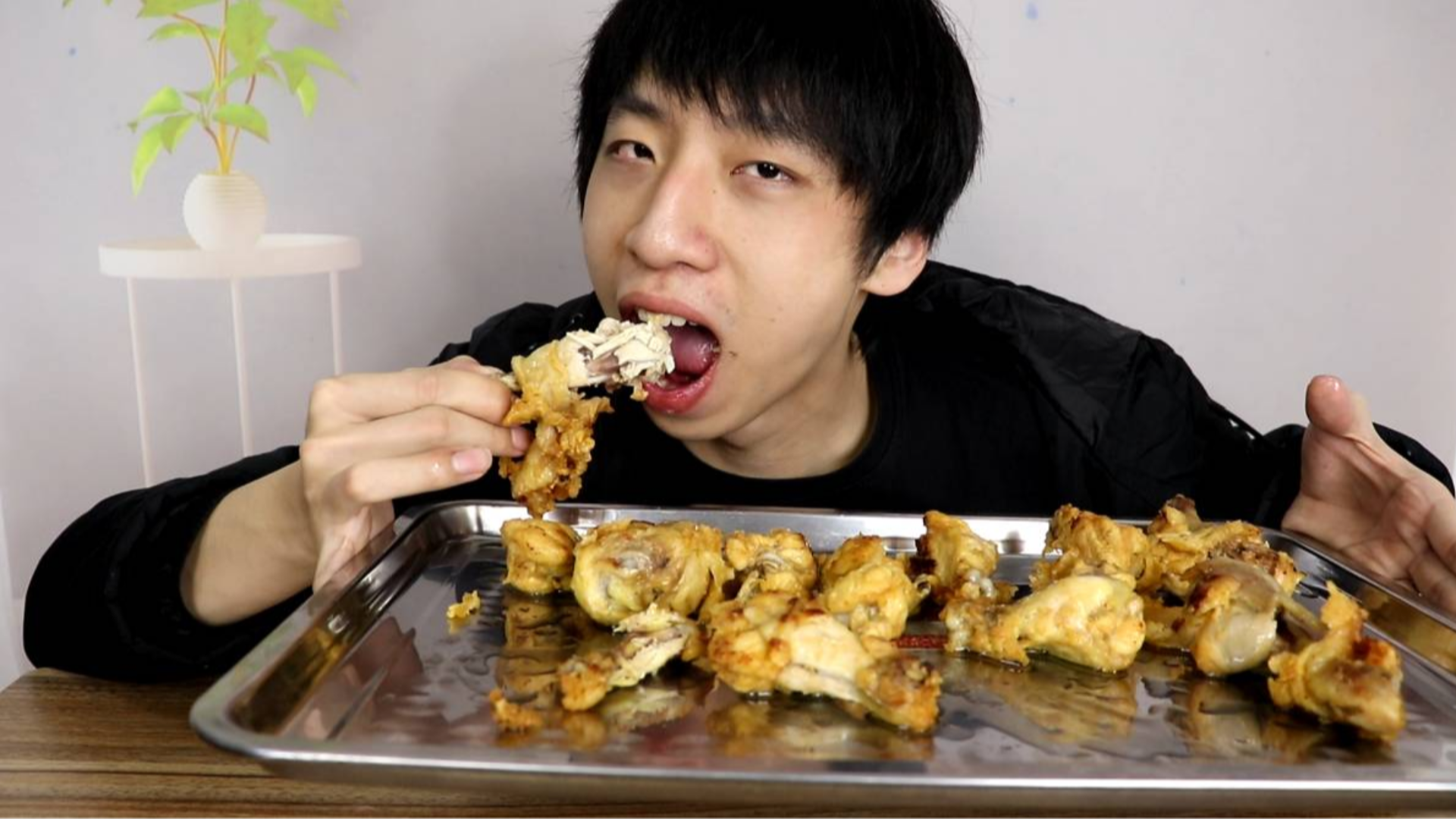 小伙凭想像制作肯德基吮指原味鸡,没想到味道竟然...